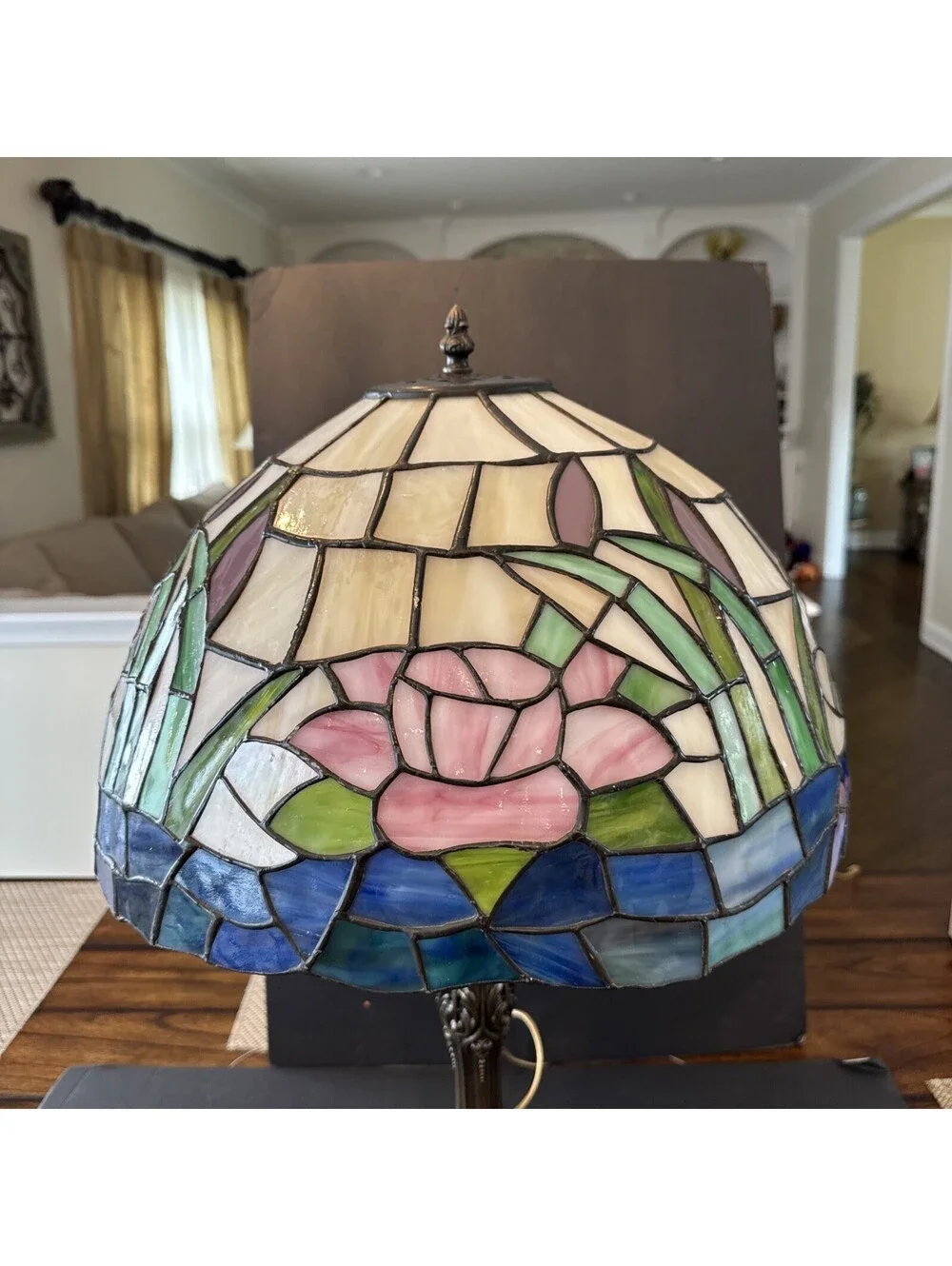 Large Tiffany Style Lily Pad Floral Stained Glass Table Lamp Light 26” H X 17” W